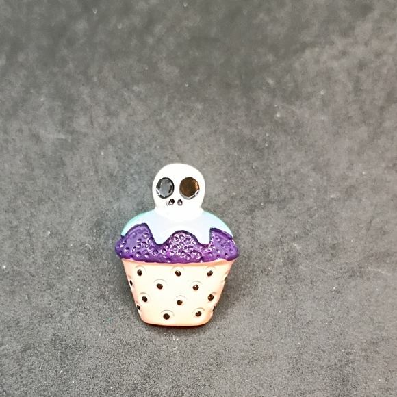 Purple and Pink Cupcake Skull Pin - Picture 1 of 2